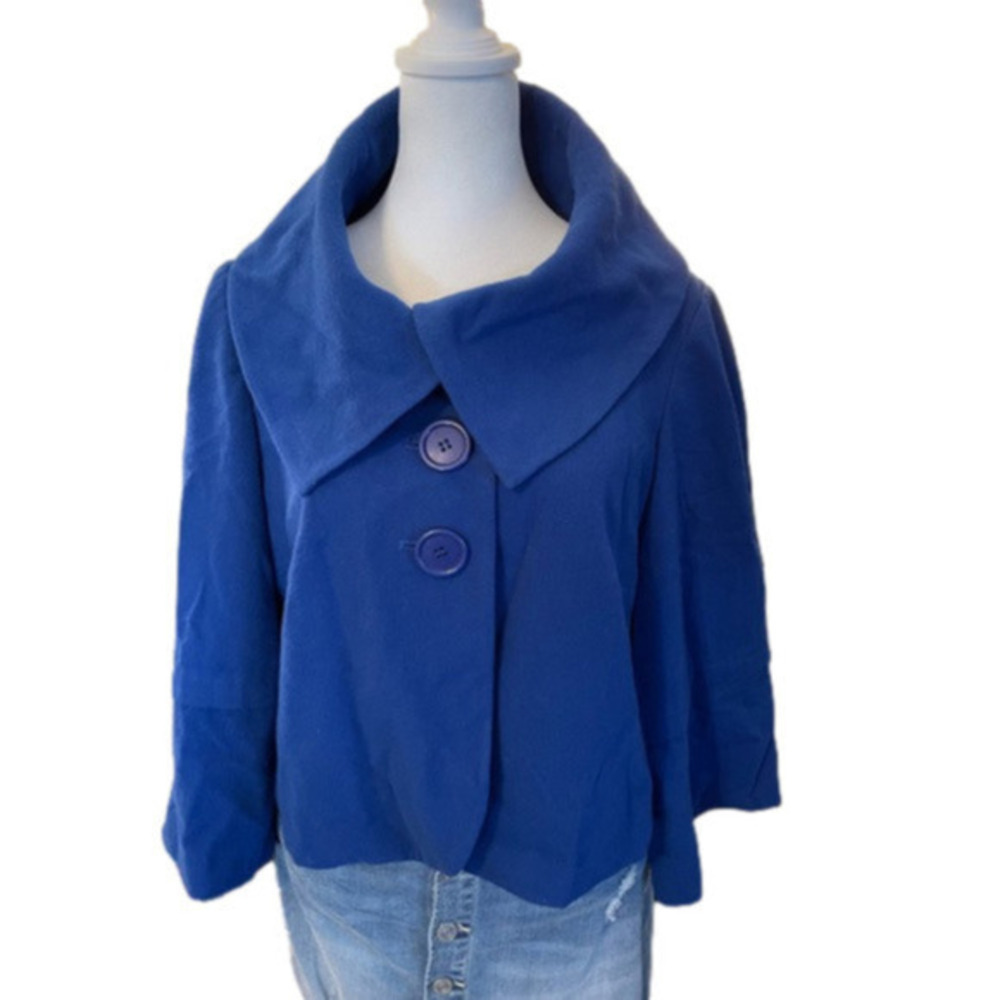 Insight cropped 3 button swing coat jacket with high lapel collar in blue. Sz 8